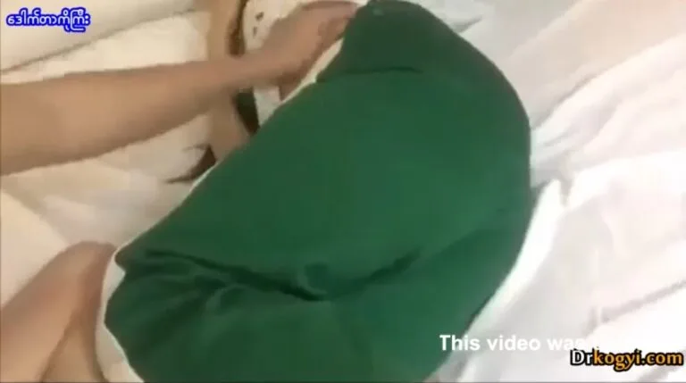 ဆယ်တန်းကျောင်းသူ အတွဲ အငုံလေး