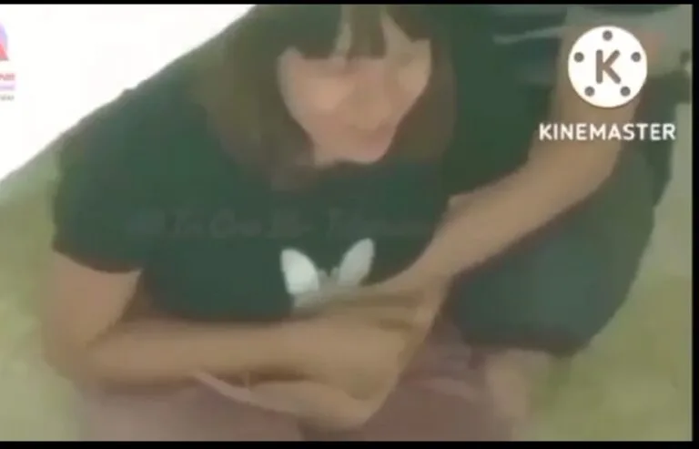 လှေခါးအောက်မှာ ရှယ်တွယ်တော့်မည့် စုံတွဲ