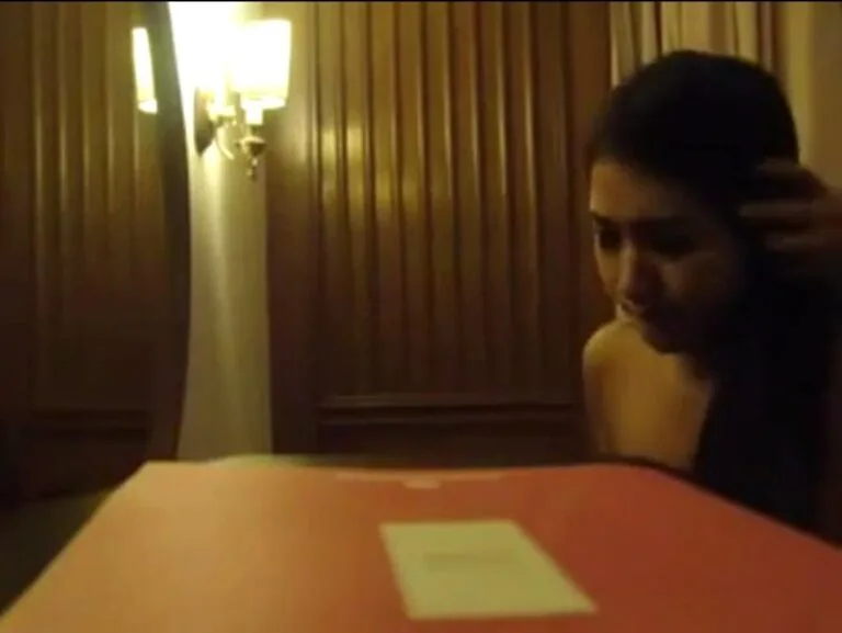 သဇင်ရဲ့ လိုးကား ဘဲကြီးက စားတယ်