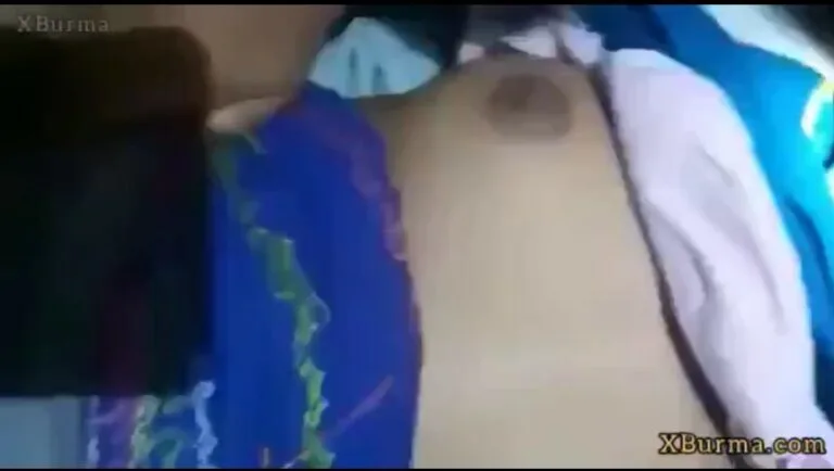 မီးပျက်ချိန်အခါ ဖုန်းမီးနဲ့ ဖာမအား လိုးမိခြင်း