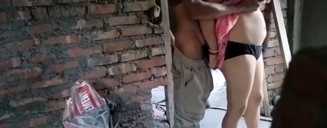 ပန်းရံဆရာ မောင်ကုလား ကုလားမလေးကိုရှယ်တွယ်