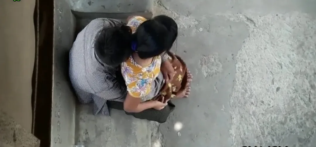 မန်းလေးတောင်ပေါ်က ဇောင်းတန်းက အပေးညီမျတဲ့ အတွဲ