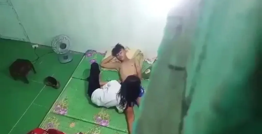 သင်္ကြန်မှာ အိမ်မှာ ချိန်းလိုးတဲ့ ၁၆ နှစ်လူငယ်အတွဲ