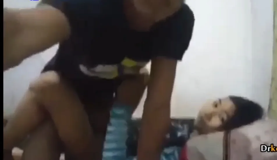 ရည်းစားလေးကို အိပ်ယာပေါ်ကုတင်ပေါ်မှာ ထားပြီးမှက်တမ်းတင်ရင်း လိုးရင်း