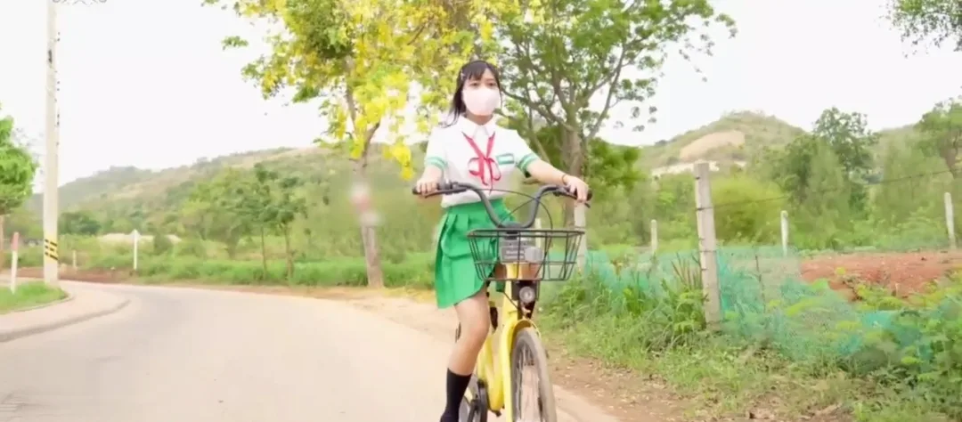 မြမြ ဆယ်တန်းကျောင်းသူ စက်ဘီးလေးနဲ့ အလှ