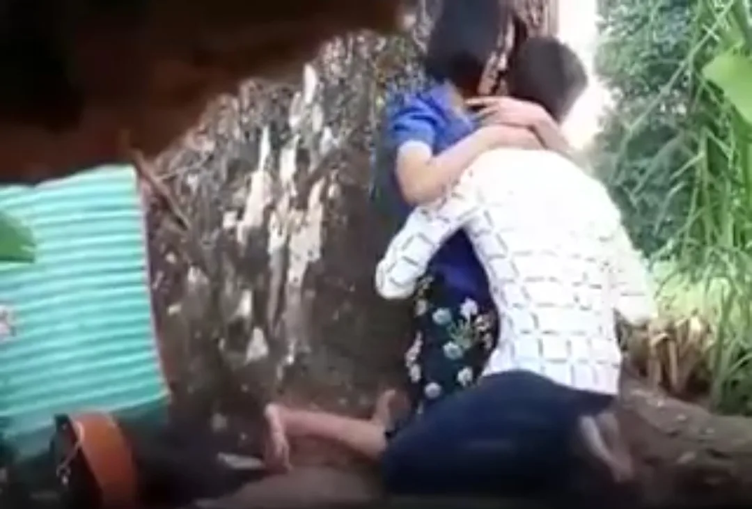 ရည်းစားနဲ့ ချိန်းတွေ့ရင်း ဖီးအရမ်းတက်သော ဆော်လေး