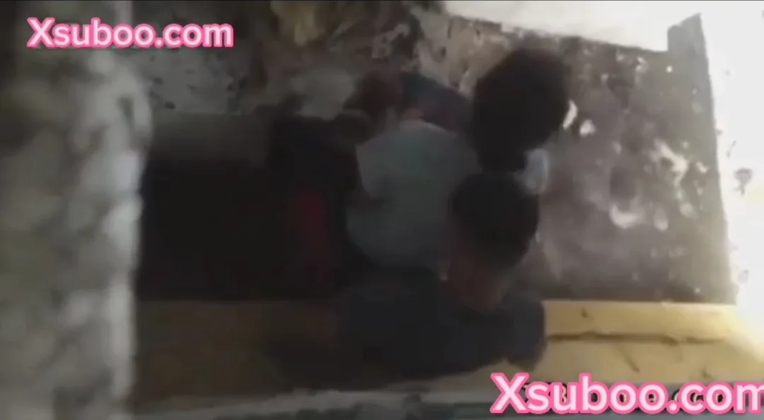 လေးဘက်ထောက်တက်လား မေးပြီး ရှယ်တွယ်တဲ့ စားဘဲကြီး