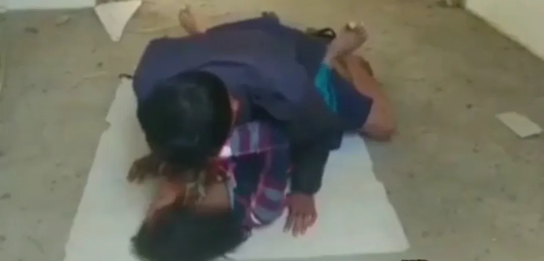 ဖာသည်မကို ရှယ်တွယ်တဲ့ သူငယ်ချင်းကို ကူညီပေး