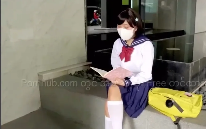 လှလှ ရဲ့ အမ မမကမြမြဟာ ဂျပန်ကျောင်းသူ