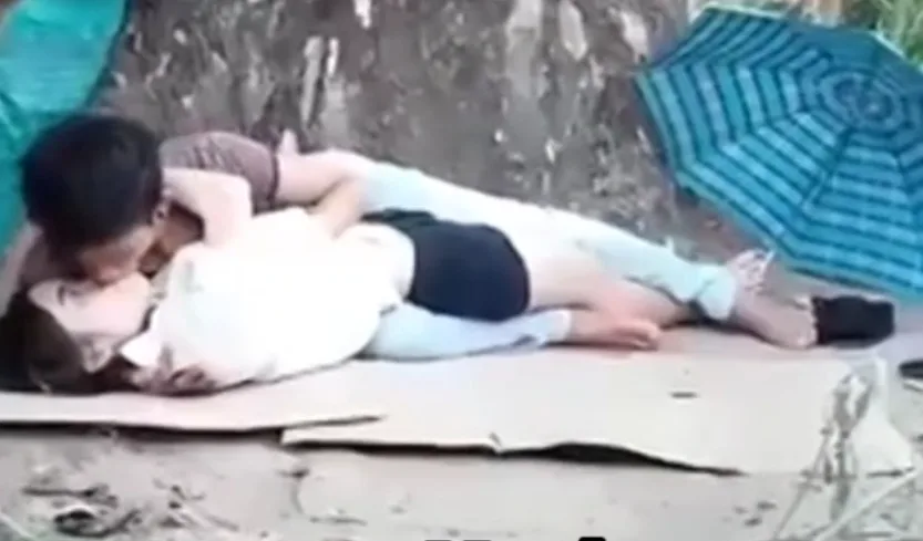 လူငယ်တွေပညာပေးတဲ့ စုံတွဲ