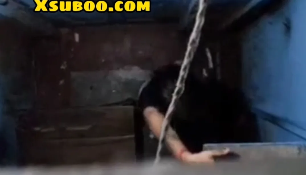 အိမ်သာထဲ ခေါ်စားတဲ့ ချောင်းရိုက်